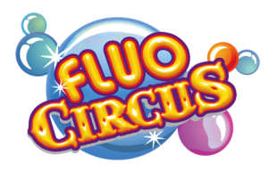 Logo de Fluo Circus le nom apparaît devant des bulles de savon de couleurs